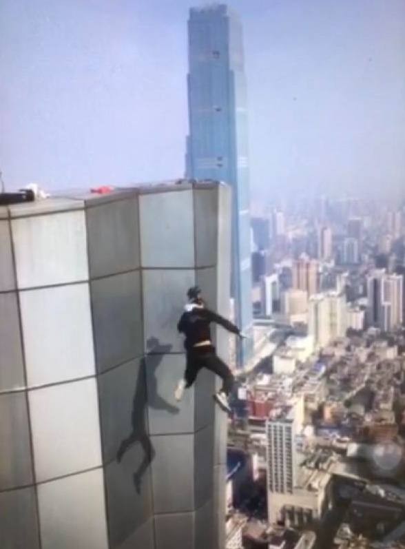 “高空第一人”吴永宁：只为10万给母看病失手从263米高楼坠亡