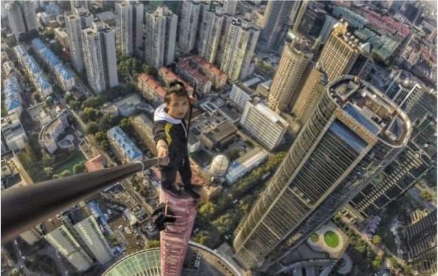 中国高空书法第一人张果成夺冠《了不起的人》第八季半决赛冠军晋级(图1)