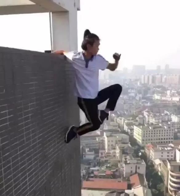 【图】杨幂身材曼妙如少女佟丽娅纤腰细细盘点圈内的明星辣妈